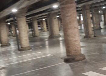 Solicitan la apertura del sótano del Mercado Central para los vendedores y la carga y descarga de mercancías 2 El Mercado Central abrirá su sótano a comerciantes y vendedores tras instalar un control de entrada