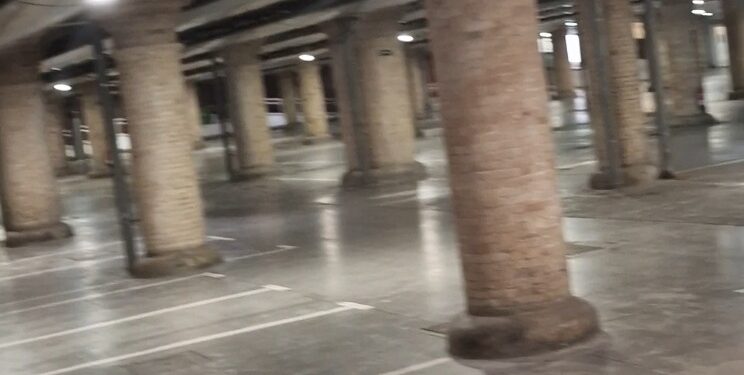 El Mercado Central abrirá su sótano a comerciantes y vendedores tras instalar un control de entrada