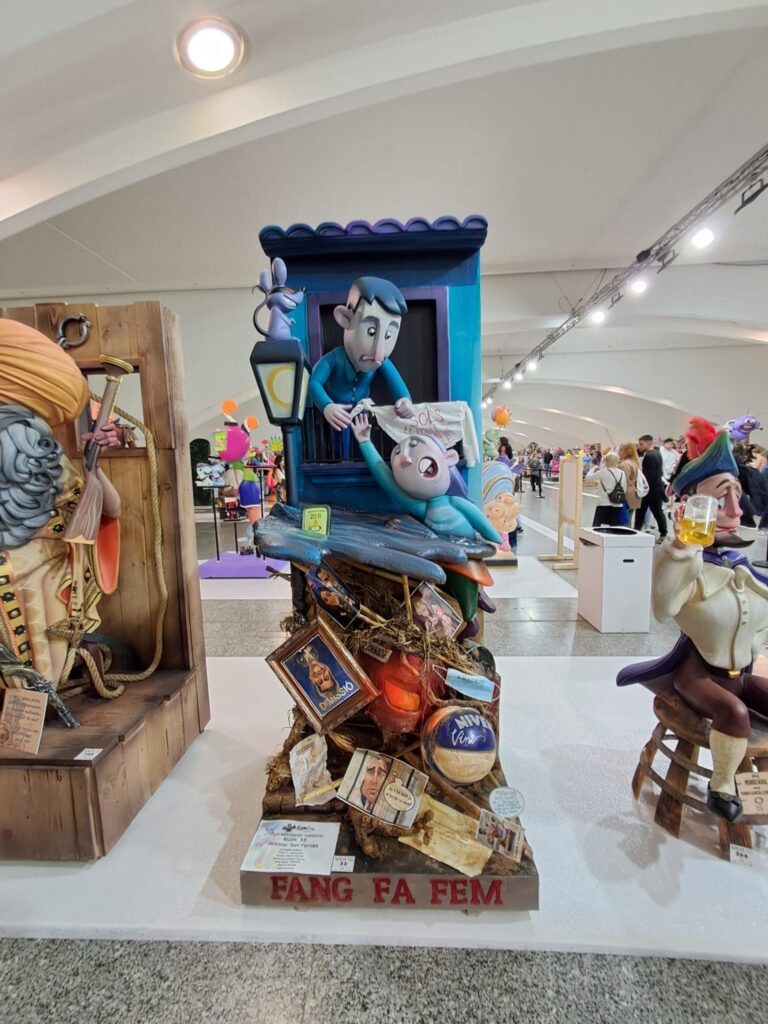 Los ninots de la Exposició del Ninot reflejan la #DANA y enfatizan la solidaridad del Pueblo frente a la inmoralidad de los políticos 16 WhatsApp Image 2025 02 16 at 19.04.29
