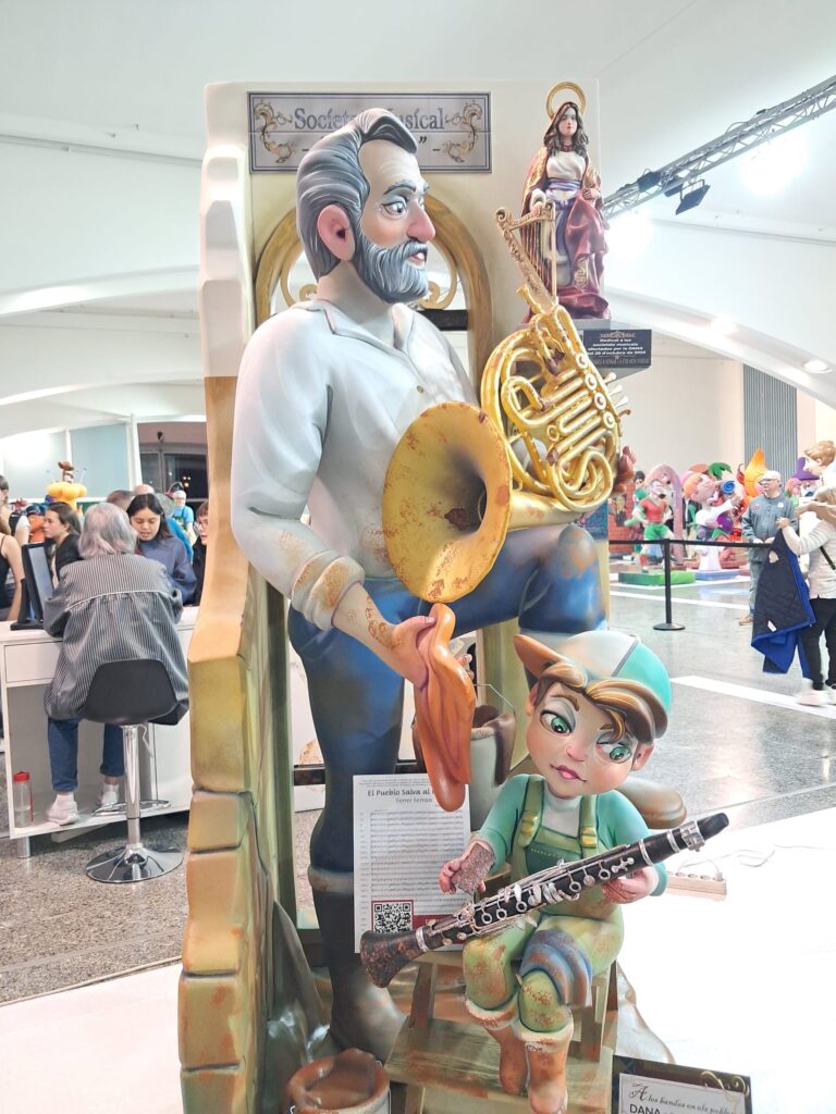 Los ninots de la Exposició del Ninot reflejan la #DANA y enfatizan la solidaridad del Pueblo frente a la inmoralidad de los políticos 22 WhatsApp Image 2025 02 16 at 19.04.361