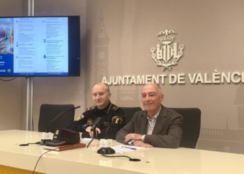 La Policía Local Valencia publica el tríptico «No falles a las Fallas» con recomendaciones como no tirar «escombros» en los castillos
