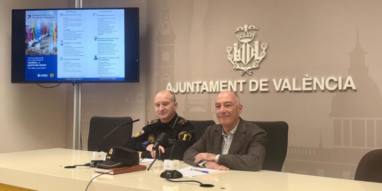 La Policía Local Valencia publica el tríptico «No falles a las Fallas» con recomendaciones como no tirar «escombros» en los castillos