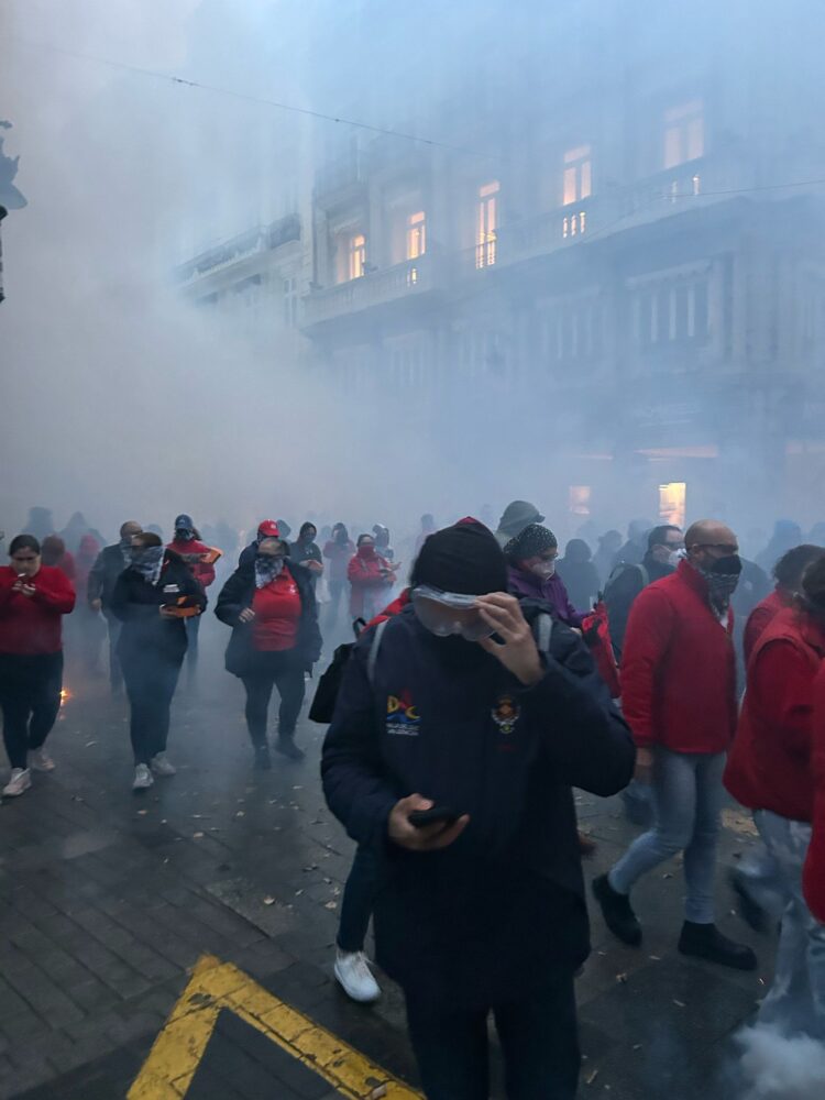 Comienzan las Fallas en Valencia con la macrodespertà de la Cridà pasada por agua