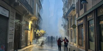 Comienzan las Fallas en Valencia con la macrodespertà de la Cridà pasada por agua
