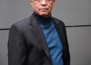 El Centre Cultural La Nau acoge un encuentro literario con el escritor Yasmina Khadra, ganador del Premio Pepe Carvalho 2 El Centre Cultural La Nau acoge un encuentro literario con el escritor Yasmina Khadra, ganador del Premio Pepe Carvalho