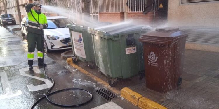 El Ayuntamiento de Manises pone en marcha un plan de choque de limpieza exhaustiva por todos los barrios de la localidad 1 El Ayuntamiento de Manises pone en marcha un plan de choque de limpieza exhaustiva por todos los barrios de la localidad