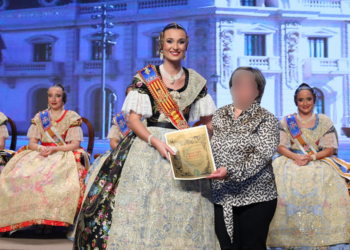 Yo no recojo un Bunyol d'Or "amb" Fulles de Llorer i Brillants