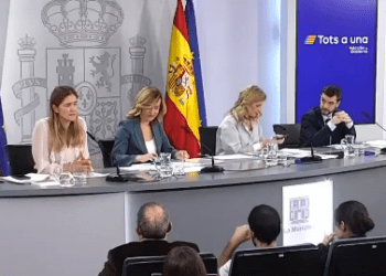 PSOE y Sumar se enfrentan en la rueda de prensa tras el Consejo de Ministros por la subida del Salario Mínimo Interprofesional 9 PSOE y Sumar se enfrentan en la rueda de prensa tras el Consejo de Ministros por la subida del Salario Mínimo Interprofesional