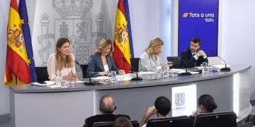 PSOE y Sumar se enfrentan en la rueda de prensa tras el Consejo de Ministros por la subida del Salario Mínimo Interprofesional
