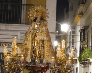 La Mare de Deu dels Desamparats procesiona a costal 5 horas por las calles del centro de Sevilla