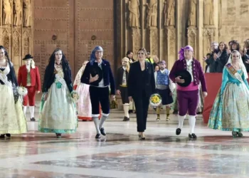 Compromís pregunta si la norma de indumentaria de la Ofrenda afecta a María José Catalá