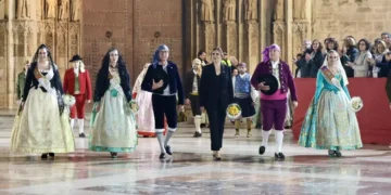 Compromís pregunta si la norma de indumentaria de la Ofrenda afecta a María José Catalá