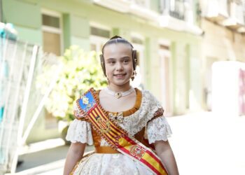 Lucia Gil, Fallera Mayor Infantil de Valencia y su Corte de Honor visitan el Mercado de San Blai