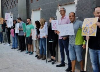 Vecinos de Nicet Patraix celebran una globotá contra los apartamentos turísticos