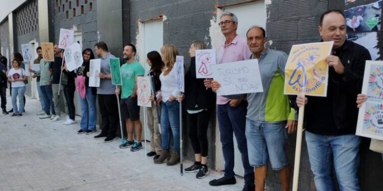 Vecinos de Nicet Patraix celebran una globotá contra los apartamentos turísticos 1 Vecinos de Nicet Patraix celebran una globotá contra los apartamentos turísticos
