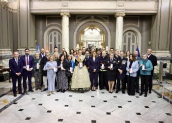 Valencia celebra el 155 aniversario de la Policía Local con un emotivo homenaje a todos los que ayudaron en la riada