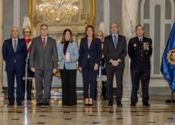 El Real Club Náutico de Valencia recibe la Cruz al Mérito Policial con Distintivo Azul por su labor en la Dana 