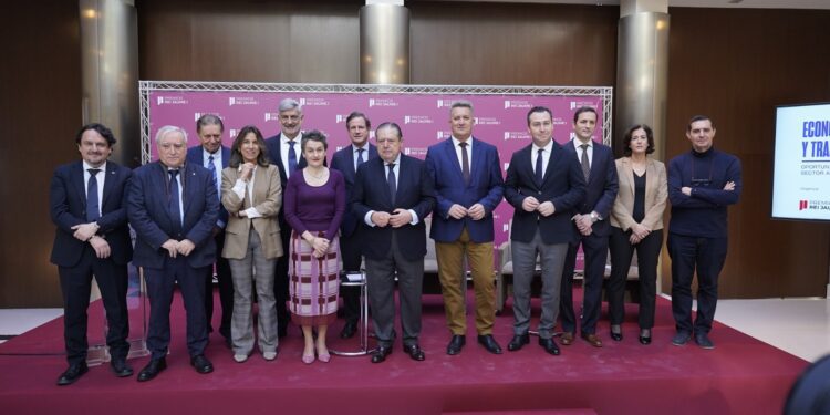 El sector del transporte marítimo reclama en Valencia ayudas para garantizar el relevo generacional