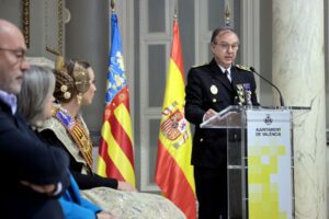 La Policía Local de Valencia condecora a 29 entidades e instituciones por su labor durante la dana 3 valencia catala aniversari 4