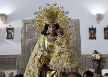 Prosigue la histórica y multitudinaria visita de la Mare de Deu dels Desamparats a Sevilla