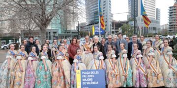 Valencia rinde homenaje a sus falleras mayores dedicándoles una plaza