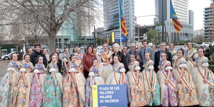 Valencia rinde homenaje a sus falleras mayores dedicándoles una plaza 1 Valencia rinde homenaje a sus falleras mayores dedicándoles una plaza
