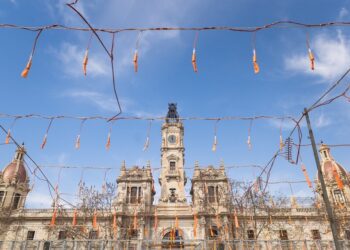 Las mascletaes de Fallas suspendidas por la lluvia se dispararán los próximos días del Corpus, la festividad de la Virgen y el Día de la Madre 7 Pirotecnia Aitana disparará el castillo de la Mare de deu dels Desamparats y la Pirotecnia Dragón la mascletà del domingo