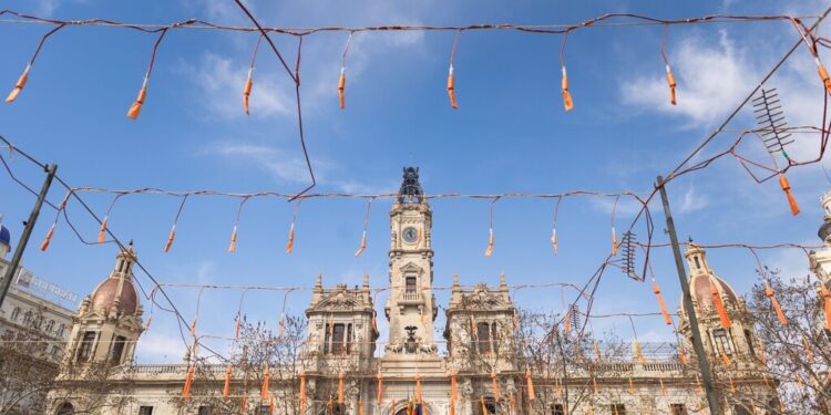 Pirotecnia Aitana disparará el castillo de la Mare de deu dels Desamparats y la Pirotecnia Dragón la mascletà del domingo 1 Pirotecnia Aitana disparará el castillo de la Mare de deu dels Desamparats y la Pirotecnia Dragón la mascletà del domingo