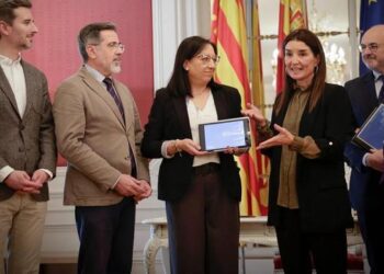 Las cesiones a Vox marcan los presupuestos 2025 de la Generalitat Valenciana: recortes encubiertos y prioridades discutidas 4 Las cesiones a Vox marcan los presupuestos 2025 de la Generalitat Valenciana: recortes encubiertos y prioridades discutidas