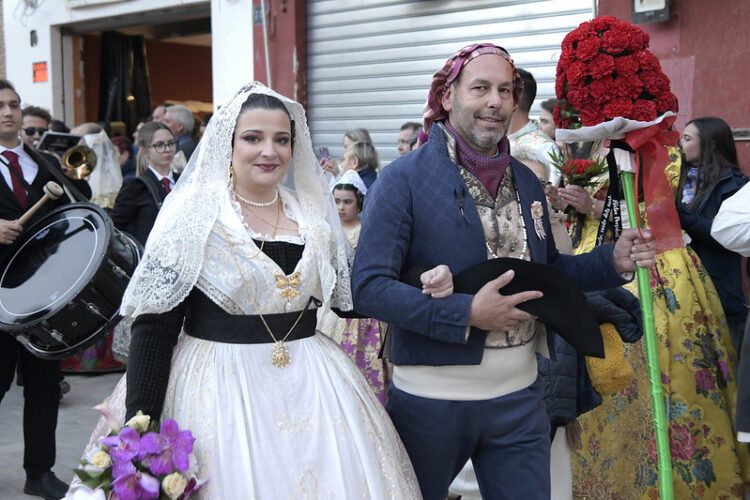 Paiporta tuvo ayer su Ofrena, Nit del Foc y se quemó la Falla de la #DANA donada por Convento Jerusalén
