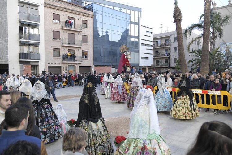 Paiporta tuvo ayer su Ofrena, Nit del Foc y se quemó la Falla de la #DANA donada por Convento Jerusalén