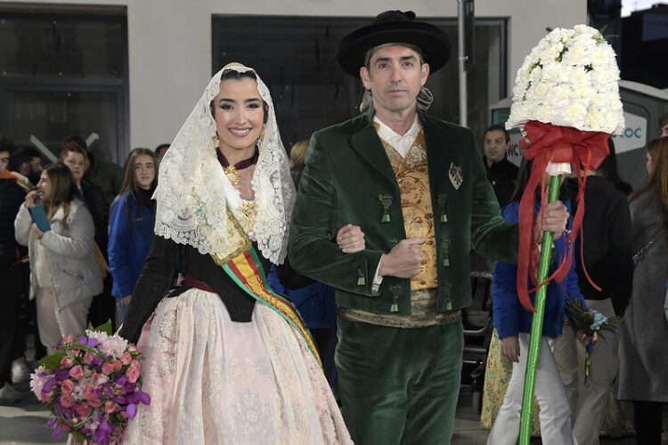 Paiporta tuvo ayer su Ofrena, Nit del Foc y se quemó la Falla de la #DANA donada por Convento Jerusalén