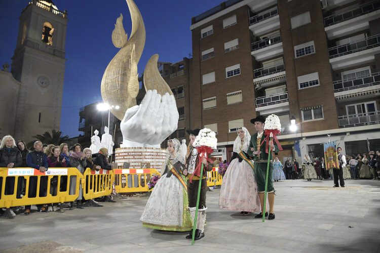 Paiporta tuvo ayer su Ofrena, Nit del Foc y se quemó la Falla de la #DANA donada por Convento Jerusalén