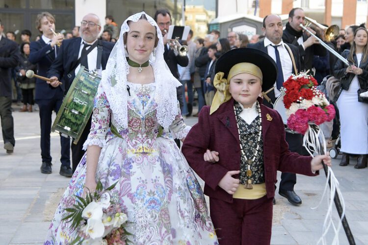 Paiporta tuvo ayer su Ofrena, Nit del Foc y se quemó la Falla de la #DANA donada por Convento Jerusalén