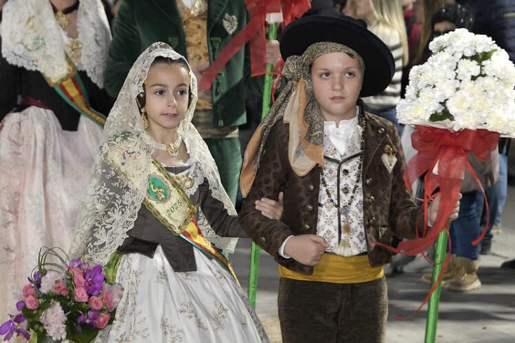 Paiporta tuvo ayer su Ofrena, Nit del Foc y se quemó la Falla de la #DANA donada por Convento Jerusalén