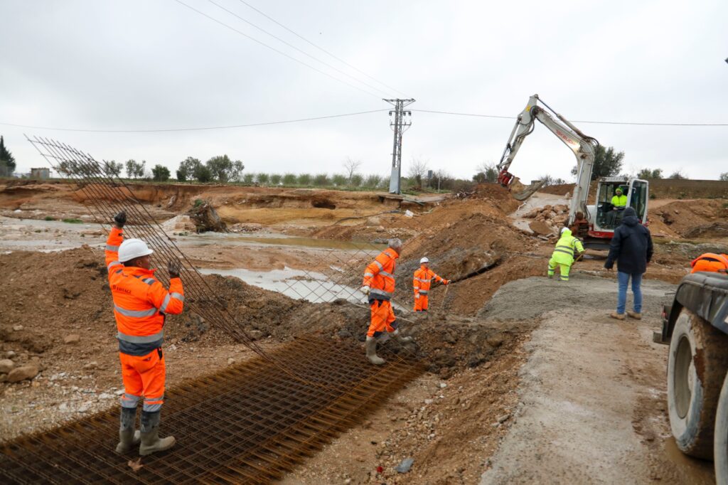 La Diputació de Valéncia reconstruye “en tiempo récord” las carreteras afectadas por la lluvia 3 Cheste 1