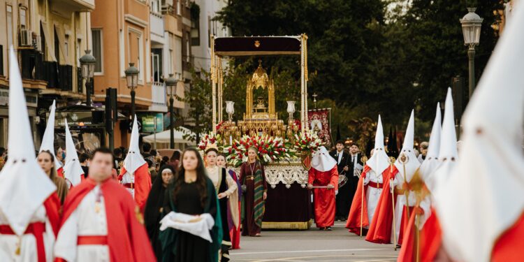 El estudio Juárez Casanova, cartelistas de la Semana Santa Marinera 2026 1 La Semana Santa Marinera calienta motores