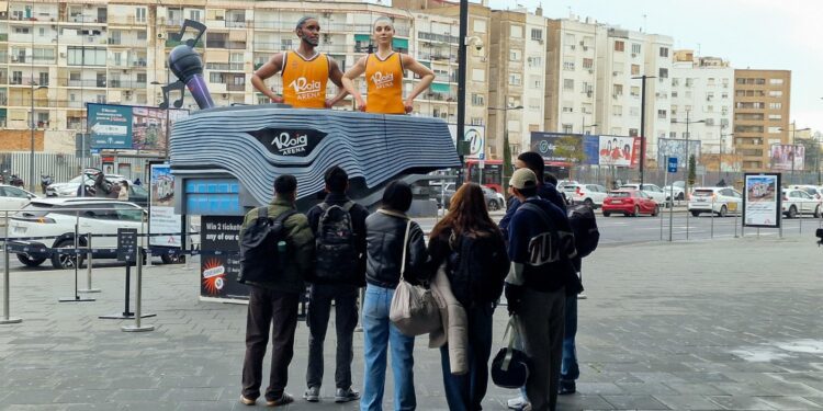 El Roig Arena traslada su monumento de Madrid a la Estación Joaquín Sorolla de Valencia
