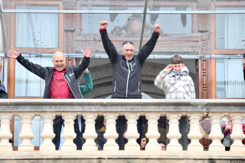 La pirotecnia Tamarit ha disparado 192 kilos de pólvora este 13 de marzo 4 Gl7gMCRWAAEURA9