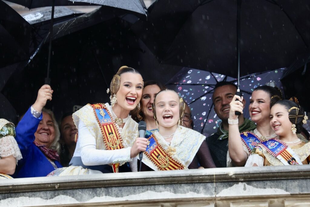 La pirotecnia Tamarit ha disparado 192 kilos de pólvora este 13 de marzo 2 Gl857t1W0AAT3ee