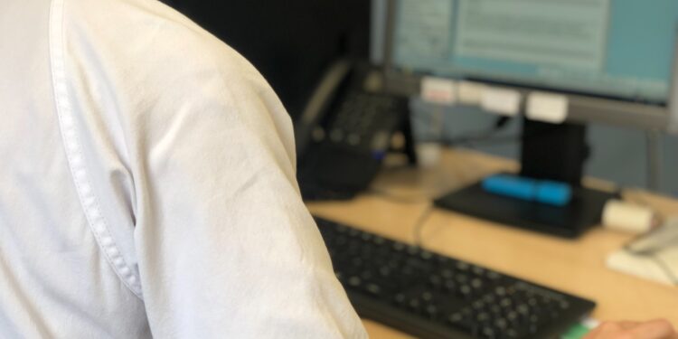 Sanitat decreta el cierre de centros sanitarios excepto urgencias, diálisis, cirugías con ingreso y oncología