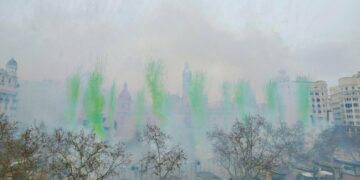 La Mascletà del 14 de marzo, un canto a la esperanza y la unidad desafía la lluvia que no cesó en la mañana