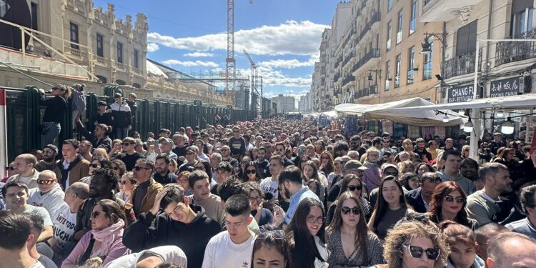 La mascletà del 15 de marzo en la Plaza del Ayuntamiento deja más de un centenar de personas atendidas por la asistencia masiva