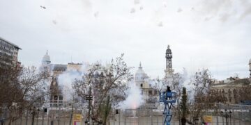 Las mascletaes aplazadas por la lluvia ya tienen nuevas fechas: Valencia vivirá el estruendo festivo en mayo y junio