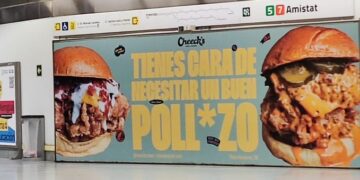 Publicidad que se indigesta: Metrovalencia retira un cartel tras un “poll*zo” de polémica
