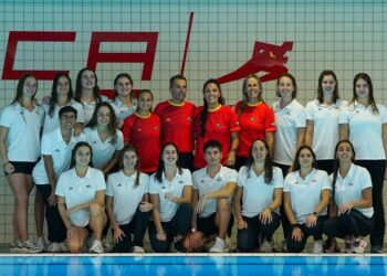 Primer evento de Valencia Acuática en el Polideportiu de Nou Molés del equipo nacional de natación artística con fines solidarios