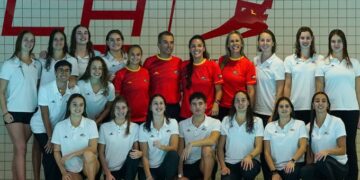 Primer evento de Valencia Acuática en el Polideportiu de Nou Molés del equipo nacional de natación artística con fines solidarios