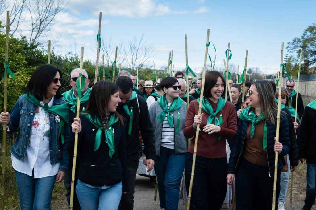 Morant critica la ausencia de Mazón en la Romería de Castelló 3 GmuURMWa8AAALx6 1
