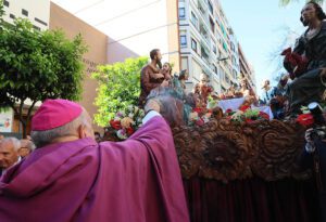 Nuevo paso de la Hermandad de la Santa Cena y Caballeros del Santo Cáliz de Torrent 5 GnUEuk4XIAAkb3D