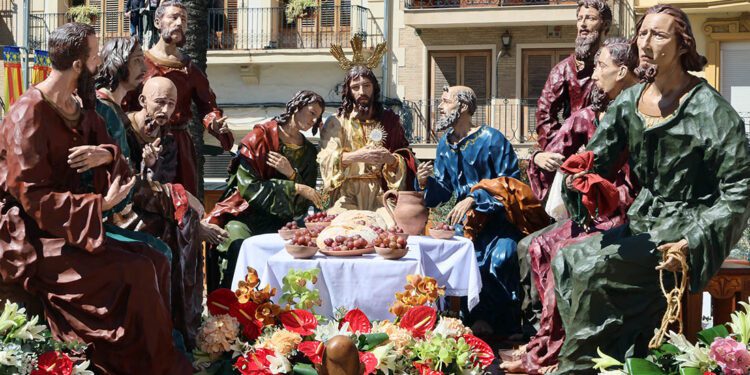 Nuevo paso de la Hermandad de la Santa Cena y Caballeros del Santo Cáliz de Torrent 1 nuevo paso de la Hermandad de la Santa Cena y Caballeros del Santo Cáliz de Torrent